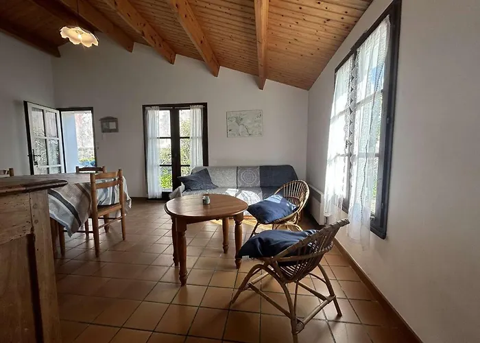 Hébergement de vacances Maison Plain Pied Avec Jardin, Proche Et Commerces, Calme Et Equipe, - Fr-1-224b-607