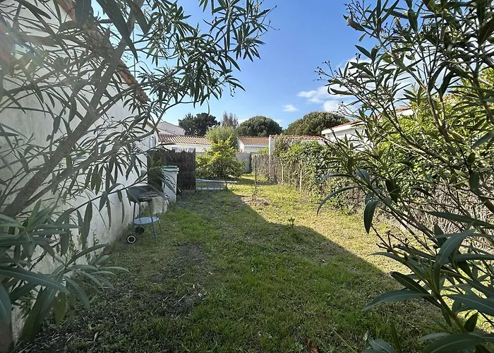 Maison Plain Pied Avec Jardin, Proche Et Commerces, Calme Et Equipe, - Fr-1-224b-607 *