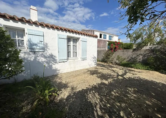 Maison Plain Pied Avec Jardin, Proche Et Commerces, Calme Et Equipe, - Fr-1-224b-607 *