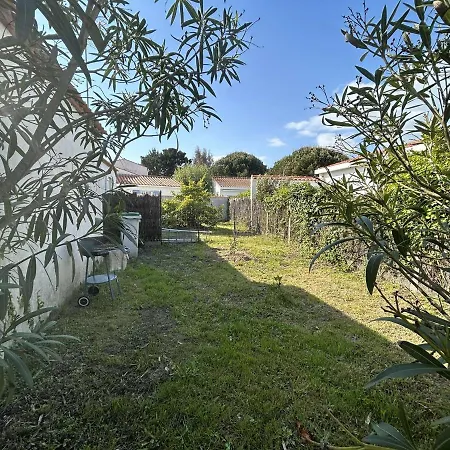 Maison Plain Pied Avec Jardin, Proche Et Commerces, Calme Et Equipe, - Fr-1-224b-607 *