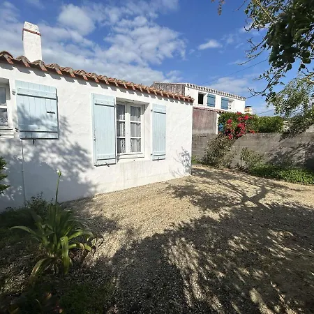 Maison Plain Pied Avec Jardin, Proche Et Commerces, Calme Et Equipe, - Fr-1-224b-607 *